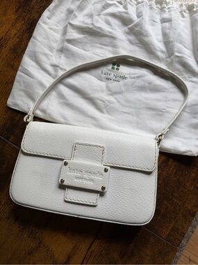Kate Spade New York White Leather Shoulder Bag Y2K Baguette Purse Gold Hardware